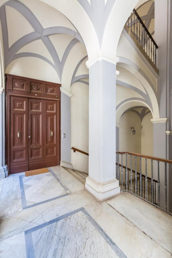 Design & Studio Duplex At National Museum ナポリ エクステリア 写真