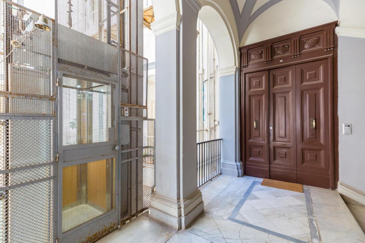 Design & Studio Duplex At National Museum ナポリ エクステリア 写真